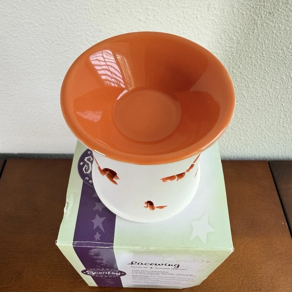 Scentsy Lacewig Plug-In Wax Warmer Butterfly‎ Cutouts Orange Nightlight New Open